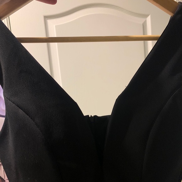 Black v-neck dress - Picture 3 of 4